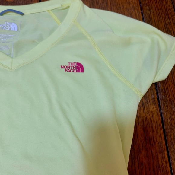 Women’s North Face shirt bundle - Picture 3 of 7